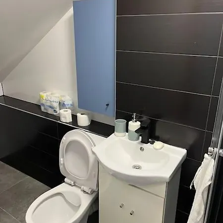 Apartamento In Wola- Near Progresja-direct Bus To Old Town