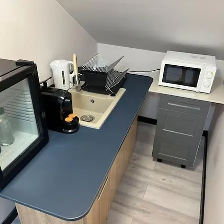 In Wola- Near Progresja-direct Bus To Old Town Varsovia