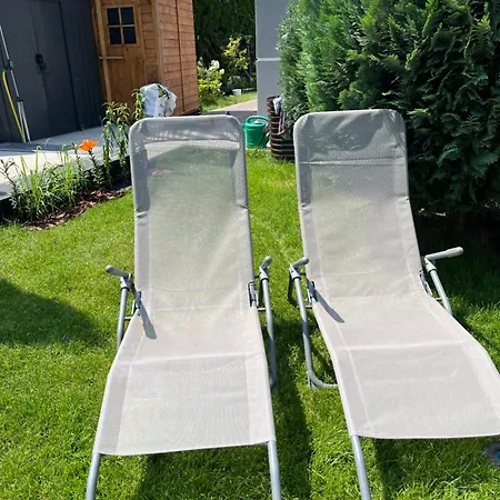 In Wola- Near Progresja-direct Bus To Old Town *