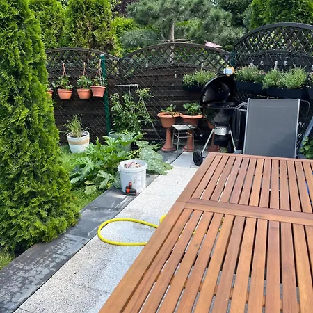 In Wola- Near Progresja-direct Bus To Old Town