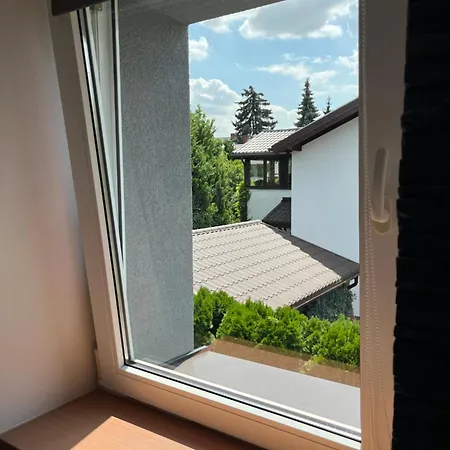 In Wola- Near Progresja-direct Bus To Old Town