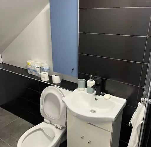 Apartment In Wola- Near Progresja-direct Bus To Old Town