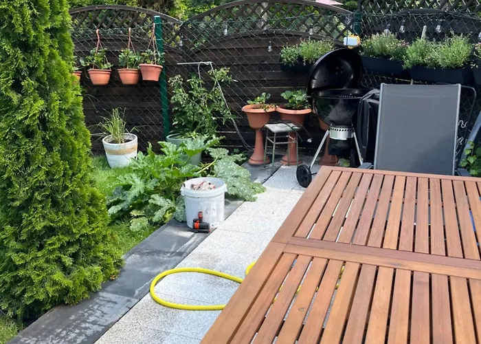 In Wola- Near Progresja-direct Bus To Old Town