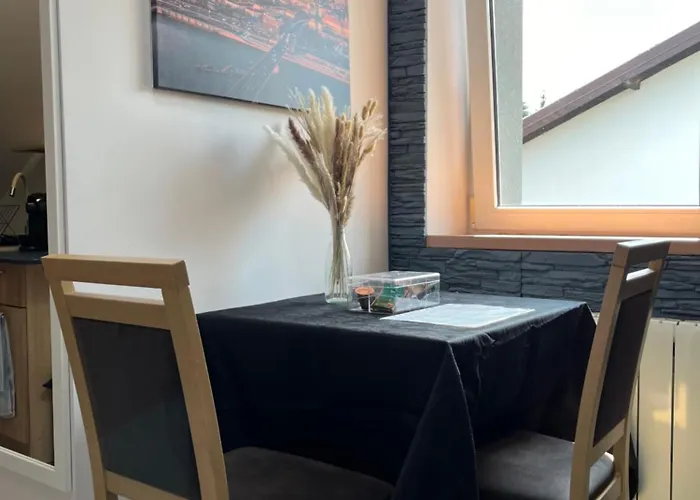 Apartment In Wola- Near Progresja-direct Bus To Old Town