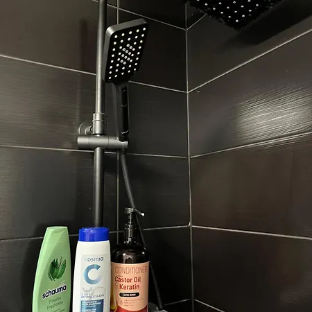 In Wola- Near Progresja-direct Bus To Old Town 바르샤바